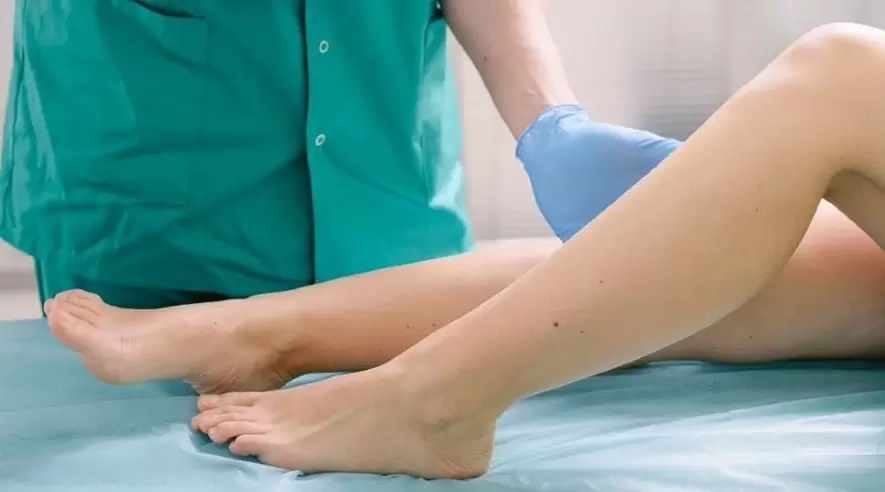 After the examination, the phlebologist will prescribe modern methods to treat varicose veins on the legs